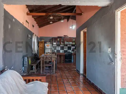 Casa 4 ambientes con 2 baños