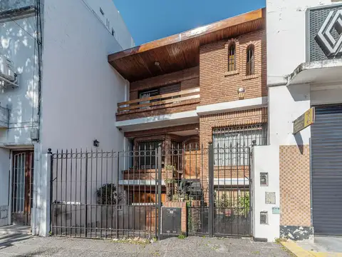 Venta chalet en belgrano r | lote propio, jardín y cochera doble