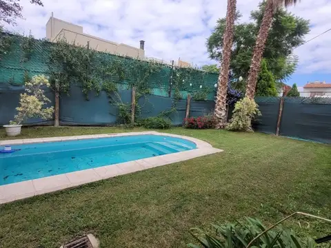 Casa 6 ambientes con 2 baños