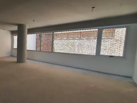 Oficina en Alquiler con 2 cocheras