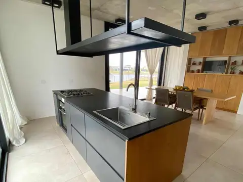 Casa en venta - 3 Dormitorios 3 Baños - Cochera - San Sebastián, Pilar