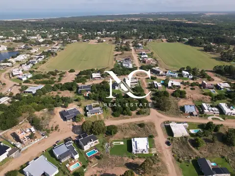 Lote en venta en Costa Esmeralda fondo a cancha de polo