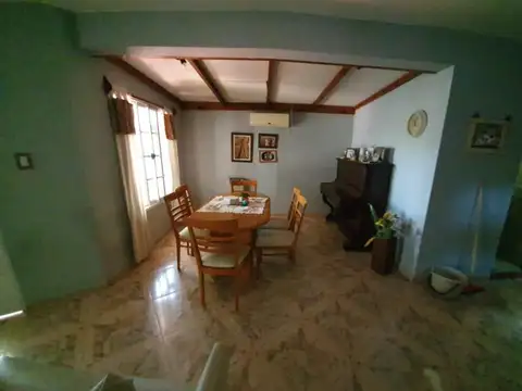 Casa 3 ambientes con 2 baños