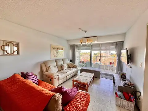 Apartamento en venta de 2 dormitorios c/ cochera en Nuevo Cantegril