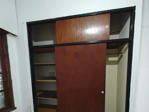 Ramón Freyre al 2200 e/ Sudamérica y Lacar