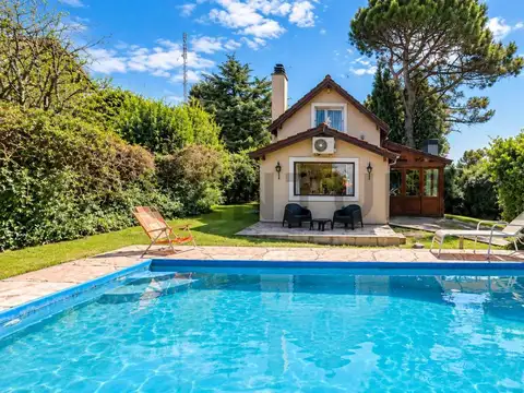 Venta de casa 3 ambientes con pileta y quincho, Sierra de los Padres, Mar del Pl