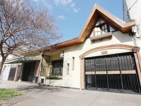 Venta Casa dos plantas c/Jardín. Opción inversión
