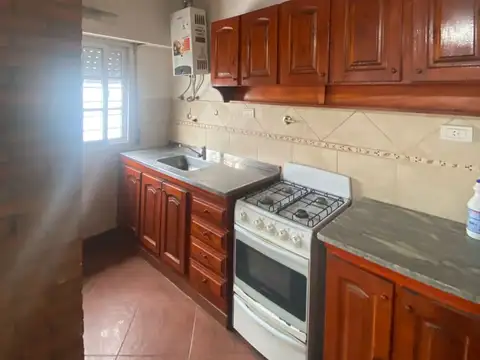 Depto Tipo Casa en Alquiler con 1 cocheras