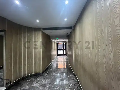 Presidente José Evaristo Uriburu 400, Piso 1