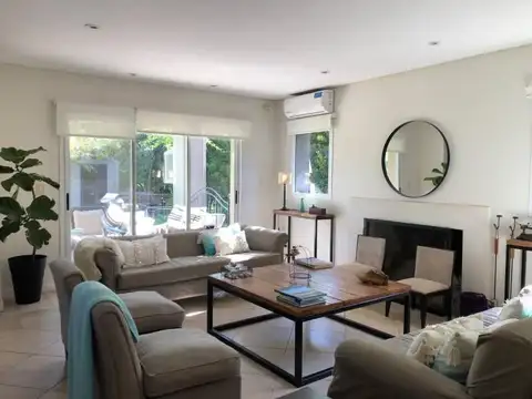Casa 5 ambientes con 5 baños