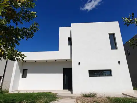 Casa en venta en Pilar del Este Santa Lucia