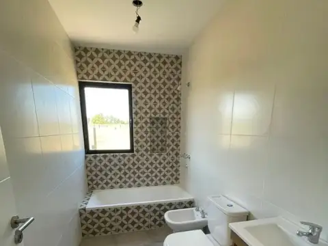 CASA EN VENTA - SAN SEBASTIAN AREA 13