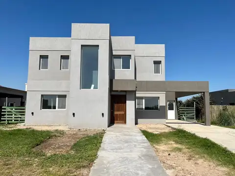 Casa Venta   San   Sebastian   3 dormitorios tenis fútbol galeria pileta golf equitacion