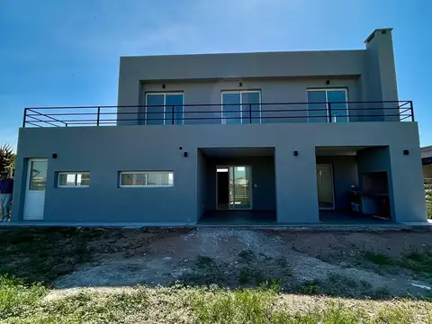 Casa en Venta con 3 cocheras