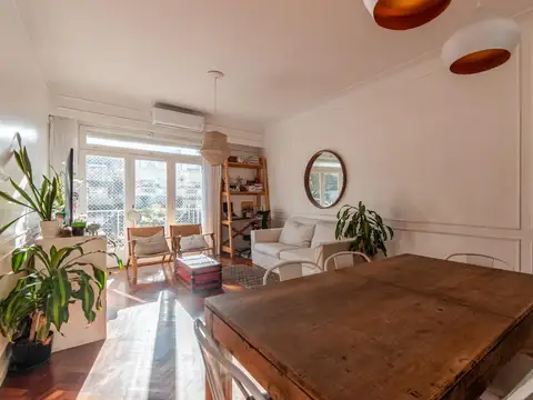 Impecable departamento de estilo en venta, 4 amb. refaccionado a nuevo con cochera, en Colegiales.