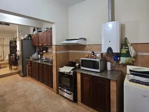 Casa 5 ambientes con 2 baños