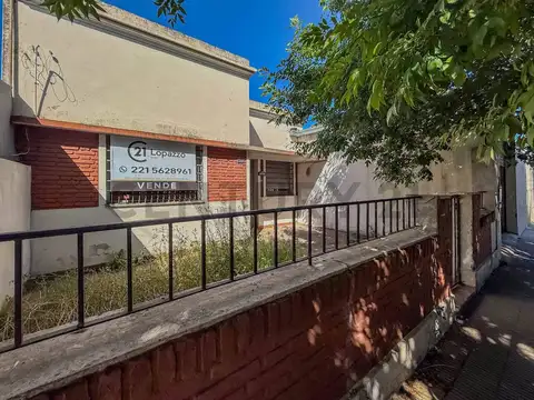 16 e/ 74 y 75 2000, Piso 0