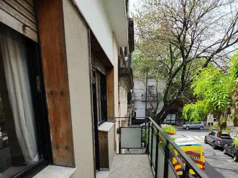 VENTA DEPARTAMENTO TIPO CASA, ENTRADA INDEPENDIENTE, FRENTE,  BALCÓN, PATIO,SIN EXPENSAS