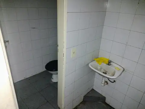 ALQUILER DE LOCAL EN LINIERS ZONA COMERCIAL