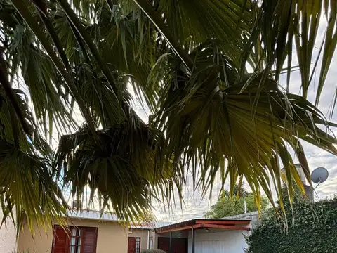 CASA EN VENTA 3 DORM. CON PILETA EN VILLA NUEVA