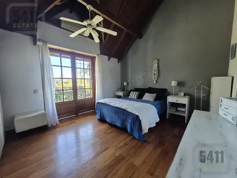 Casa en Venta con 2 cocheras