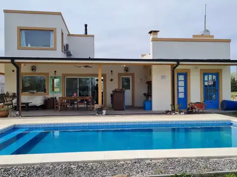 Casa en Venta con 2 cocheras