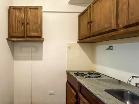 Av. Maipu  al 3500, entre Bermudez y J. ingenieros