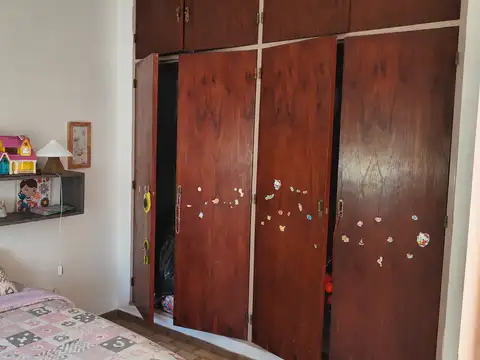 Casa 7 ambientes con 2 baños