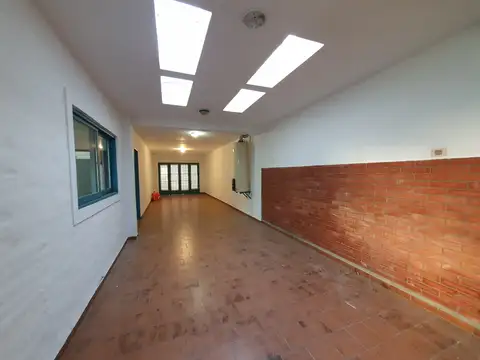 CASA DE 5 DORMITORIOS CON GRAN POTENCIAL FAMILIAR O PROFESIONAL