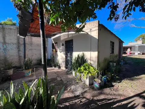 Dos casas a reciclar en un amplio terreno
