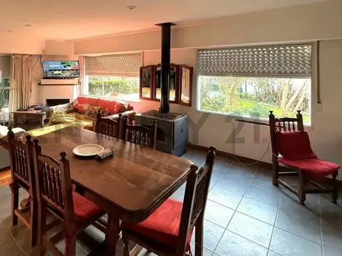 Casa en Venta con 3 cocheras