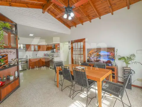 Casa en venta - Nicolas de Avellaneda 1056 - Temperley - 4 ambientes