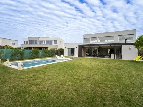 Casa en Alquiler Temporal en Haras Santa María, USD 5.500