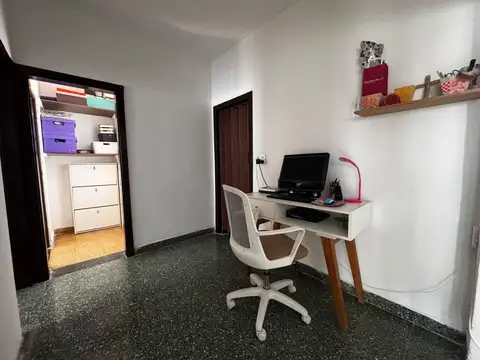 Casa con local en venta en Los Hornos