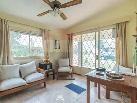 Casa 5 ambientes con 2 baños