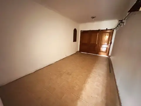 IMPORTANTE CASA DE 5 DORMITORIOS EN ALQUILER B° UNIVERSITARIO - AVENIDA ALEM 557