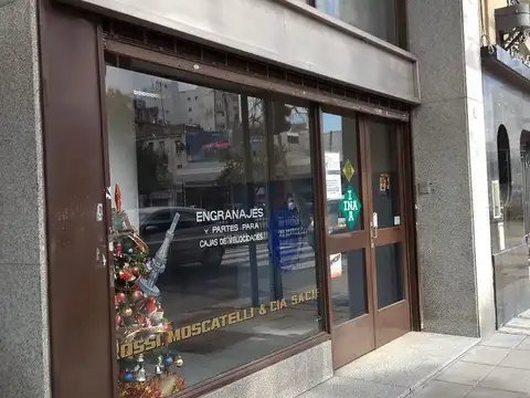 Hermoso local en  Constitución.