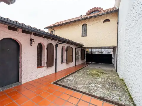 Casa 5 ambientes con 3 baños