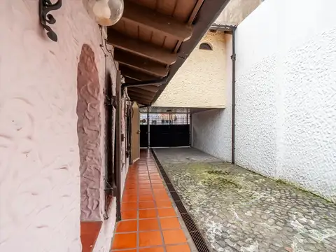Casa en Venta con 3 cocheras