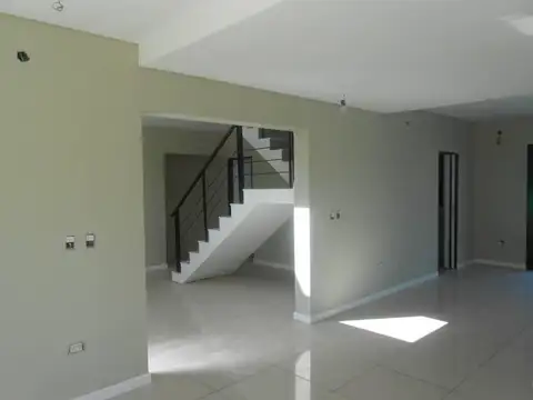 Casa 4 ambientes con 3 baños