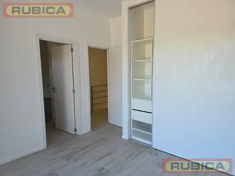 Casa en Alquiler con 1 cochera