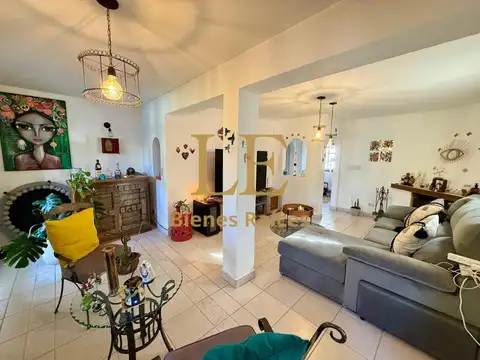 Casa en Venta con 2 cocheras
