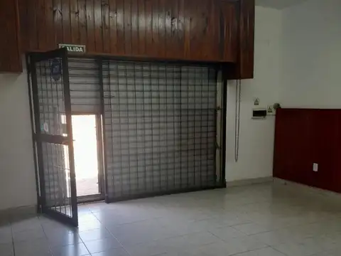LOCAL sobre Avda. San Martín, Matheu
