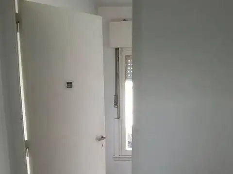 Excelente local con vivienda  en Castelar