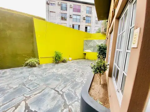 Excelente local con vivienda  en Castelar