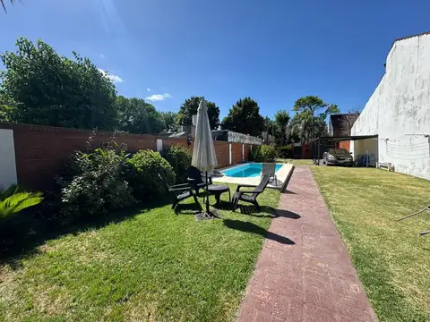 Casa en Venta con 4 cocheras