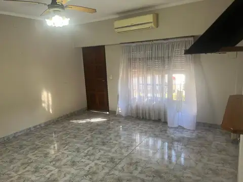Casa en Alquiler en El Palomar, $ 600.000