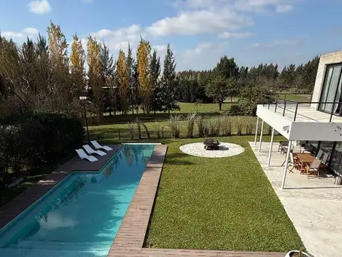 CASA EN VENTA TERRAVISTA 4 DORMS PLAYROOM LOTE INTERNO