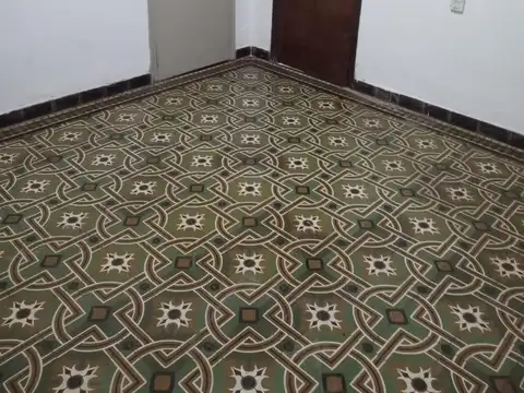 Casa en Alquiler con 2 cocheras