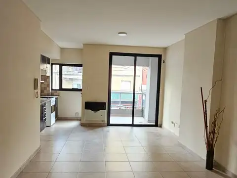 Cosquín 100, Piso 1